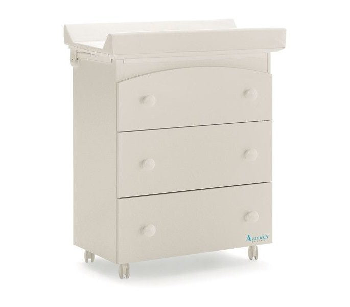 Azzurra Design Bagnetto Fasciatoio Tre è realizzato in 7 colorazioni diverse: Bianco, Avorio, Naturale, Ciliegio, Noce Antico, Bianco-Avana, Bianco-Grigio. Azzurra Design da sempre utilizza solo Materiali Made In Italy per garantire il benessere del bambino.