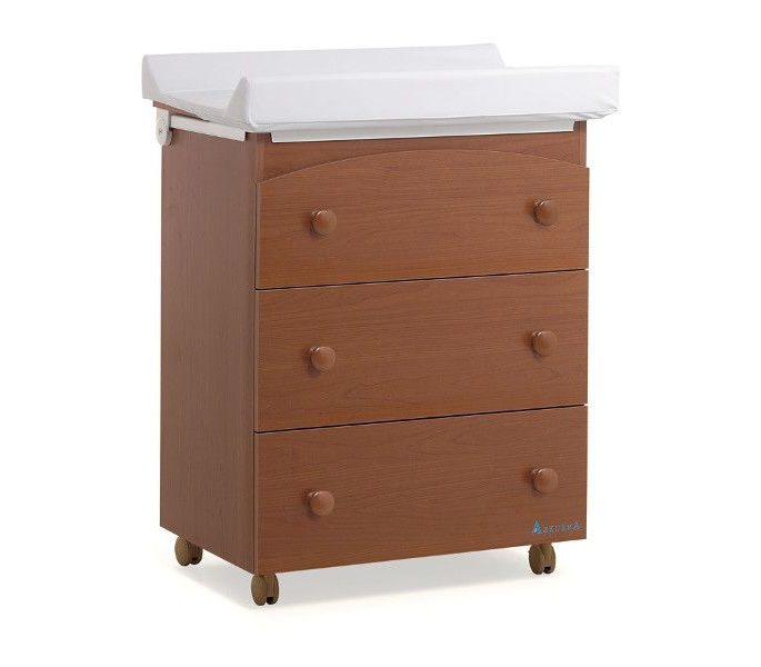 Azzurra Design Bagnetto Fasciatoio Tre è realizzato in 7 colorazioni diverse: Bianco, Avorio, Naturale, Ciliegio, Noce Antico, Bianco-Avana, Bianco-Grigio. Azzurra Design da sempre utilizza solo Materiali Made In Italy per garantire il benessere del bambino.