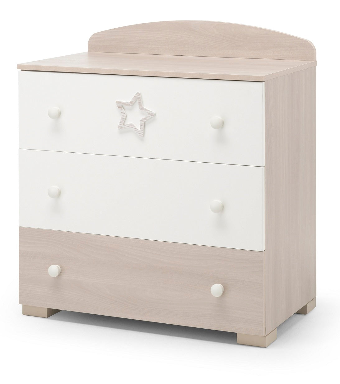 Erbesi Comò Star è realizzato con soli materiali Made In Italy. Il comò è caratterizzato da un dolce decoro in rilievo che richiama la linea Star Erbesi. Utile per organizzare al meglio la cameretta del bambino.