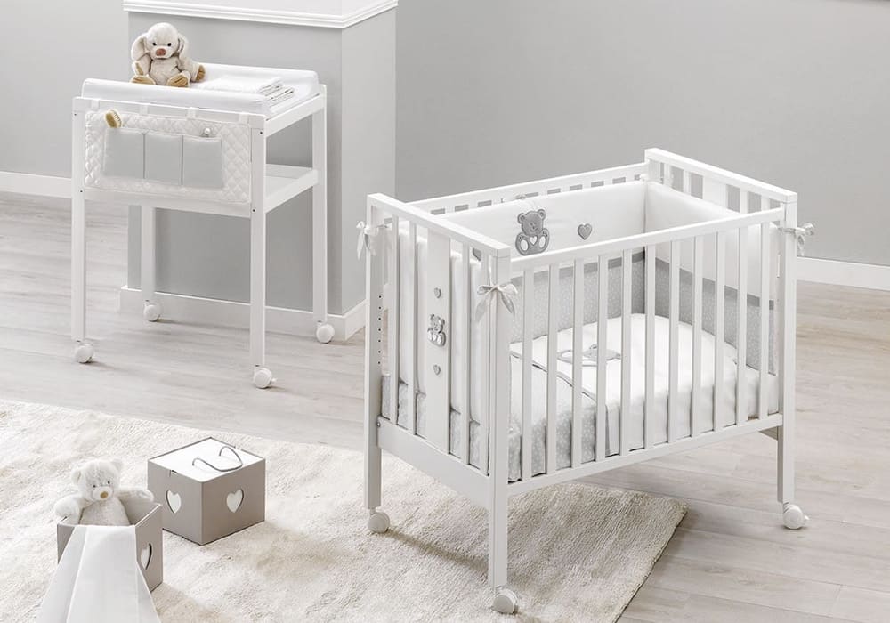 Erbesi Lettino Mini è realizzato con soli materiali Made In Italy per assicurare il benessere del bambino. Mini è caratterizzata da linee semplici e pulite, adatta a qualsiasi tipo di genitore.