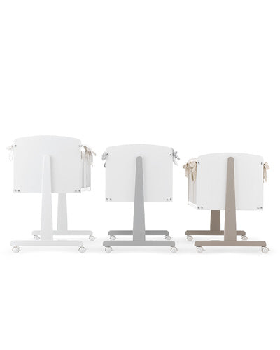 Erbesi Lettino Ninna dallo stile moderno ed elegante donerà alla cameretta un atmosfera magica. Erbesi da sempre utilizza materiali Made In Italy per assicurare il benessere del bambino.