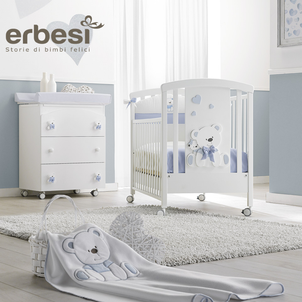Erbesi Bagnetto Fasciatoio Tato è prefetto per essere utilizzato sia come bagnetto che come un comodo ed elegante piano fasciatoio per il cambio del bambino. Il bagnetto Tato è realizzato con soli materiali Made In Italy.