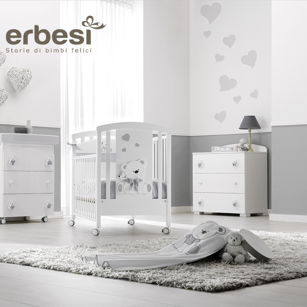 Erbesi Bagnetto Fasciatoio Tato è prefetto per essere utilizzato sia come bagnetto che come un comodo ed elegante piano fasciatoio per il cambio del bambino. Il bagnetto Tato è realizzato con soli materiali Made In Italy.