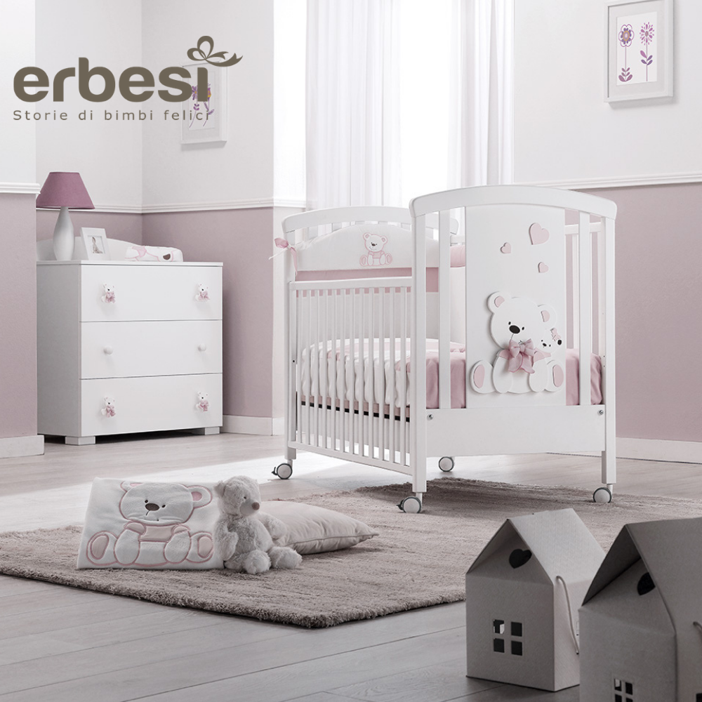 Erbesi Bagnetto Fasciatoio Tato è prefetto per essere utilizzato sia come bagnetto che come un comodo ed elegante piano fasciatoio per il cambio del bambino. Il bagnetto Tato è realizzato con soli materiali Made In Italy.