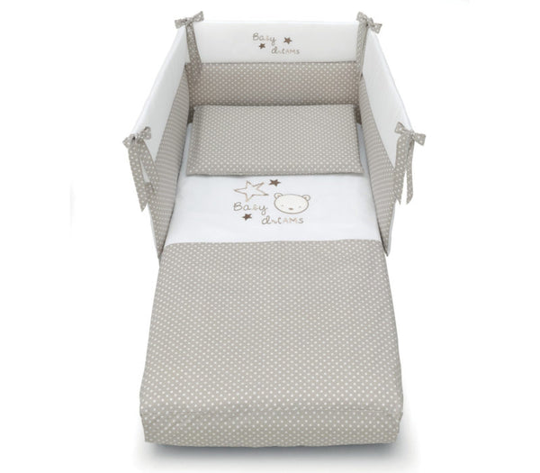 Il set tessile Azzurra Design per il lettino Baby Dream si compone di 3pz. Realizzato con soli materiali Made In Italy. Set piumone: piumone estraibile, paracolpi e federa.